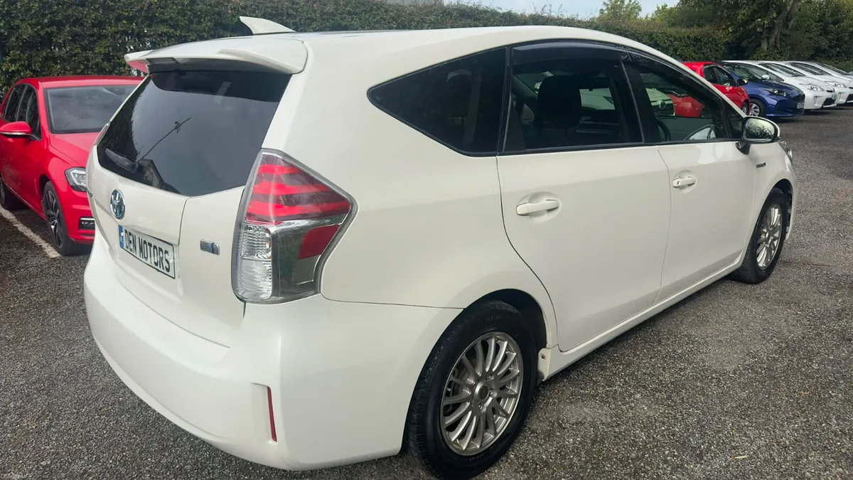 Toyota Prius Hi spec!!! 7 seats - Image 3