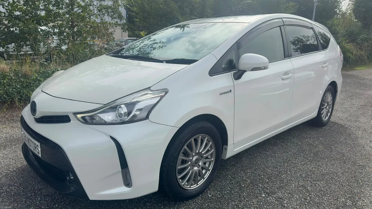 Toyota Prius Hi spec!!! 7 seats - Image 2