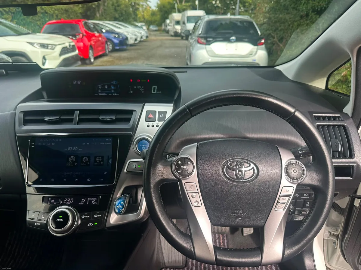 Toyota Prius Hi spec!!! 7 seats - Image 6