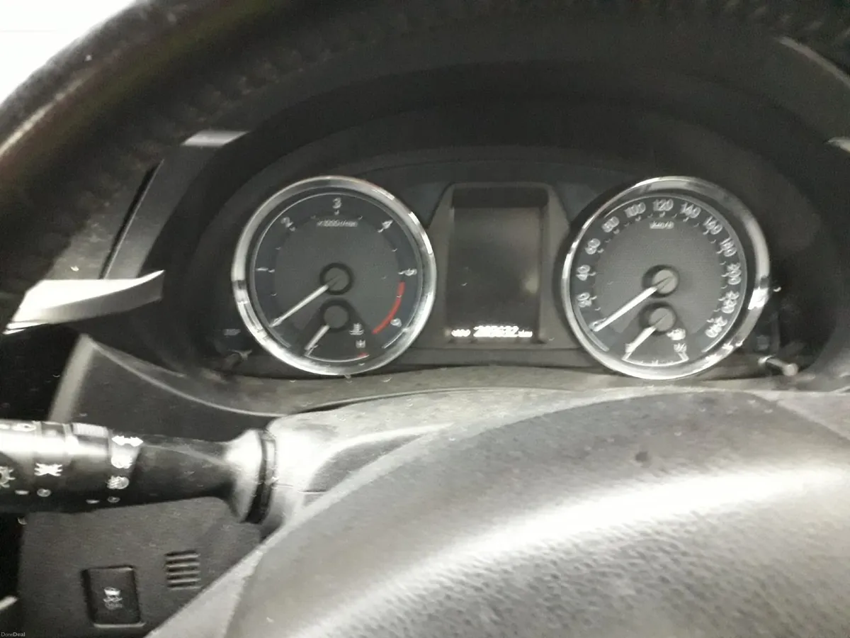 Toyota Corolla 1.4 D-4D (152) – Manual - Image 3