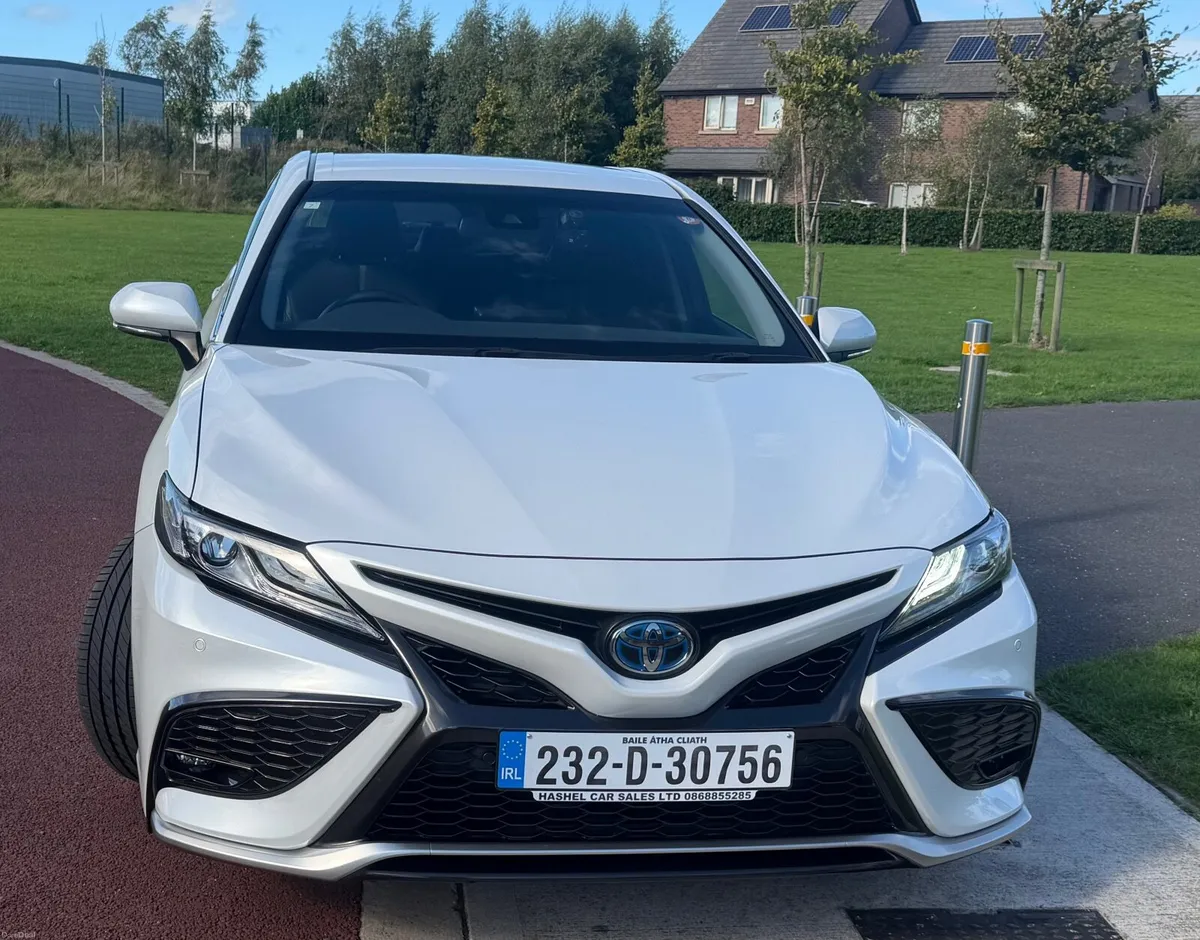 Toyota Camry 2023 - Image 2