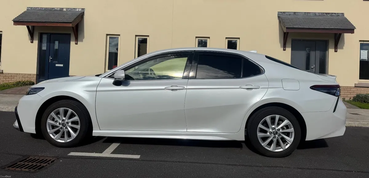 Toyota Camry 2023 - Image 5
