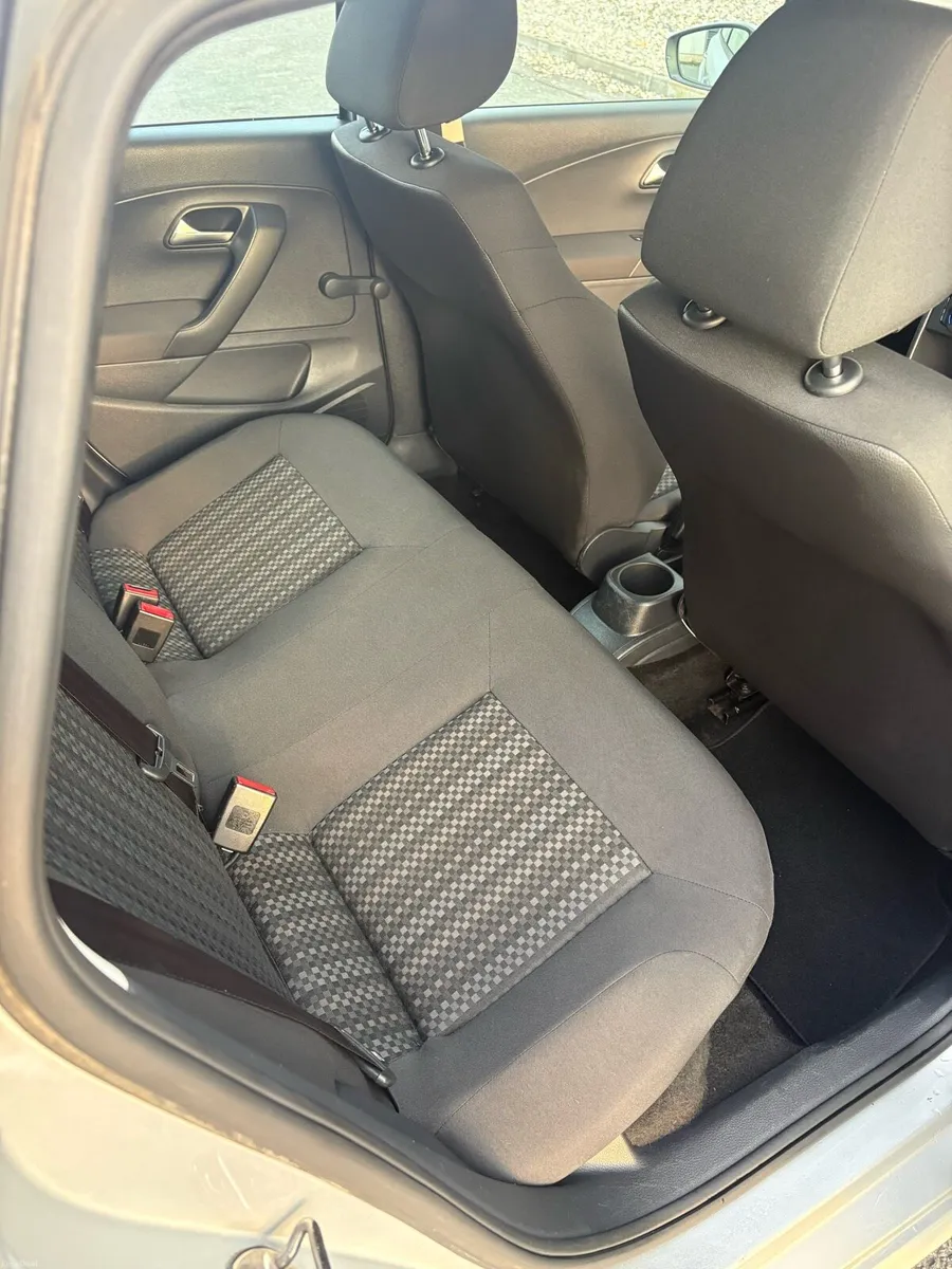 Volkswagen Polo ##LOW KMS## - Image 6