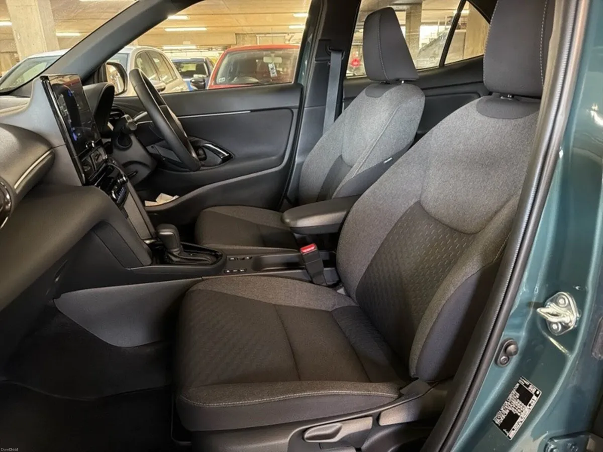 Toyota Yaris Cross LUNA SPORT // REAR CAMERA // SM - Image 6