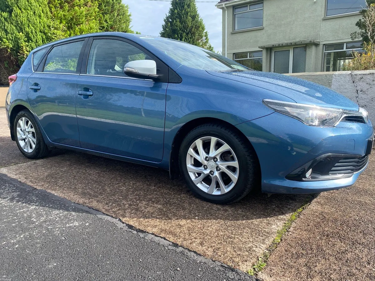 Toyota Auris 1.4 diesel hatchback - Image 2