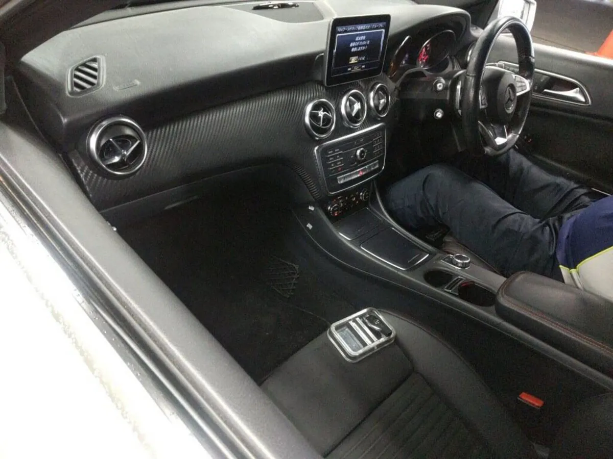 MERECDES BENZ A180 AMG LINE SUNROOF AUTO 2018 - Image 4
