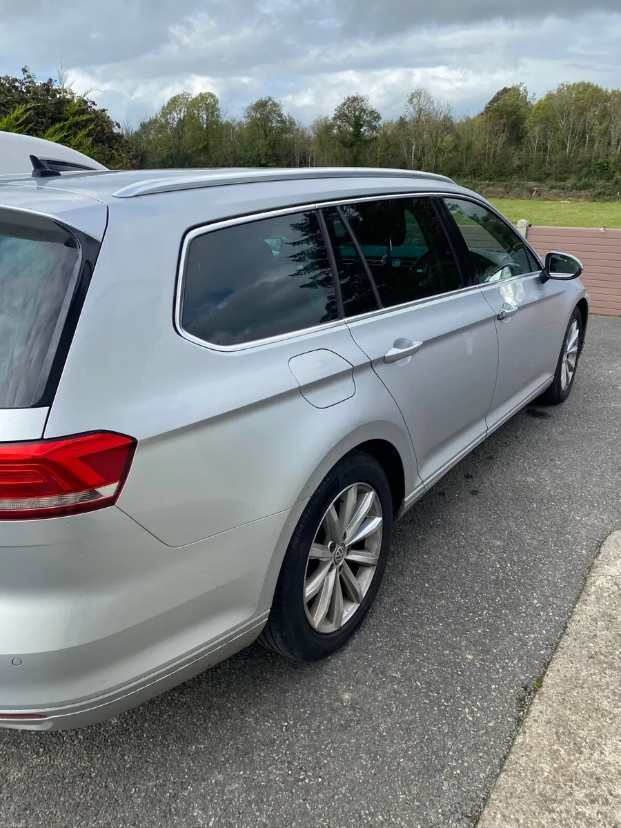 Volkswagen Passat 2016 - Image 2