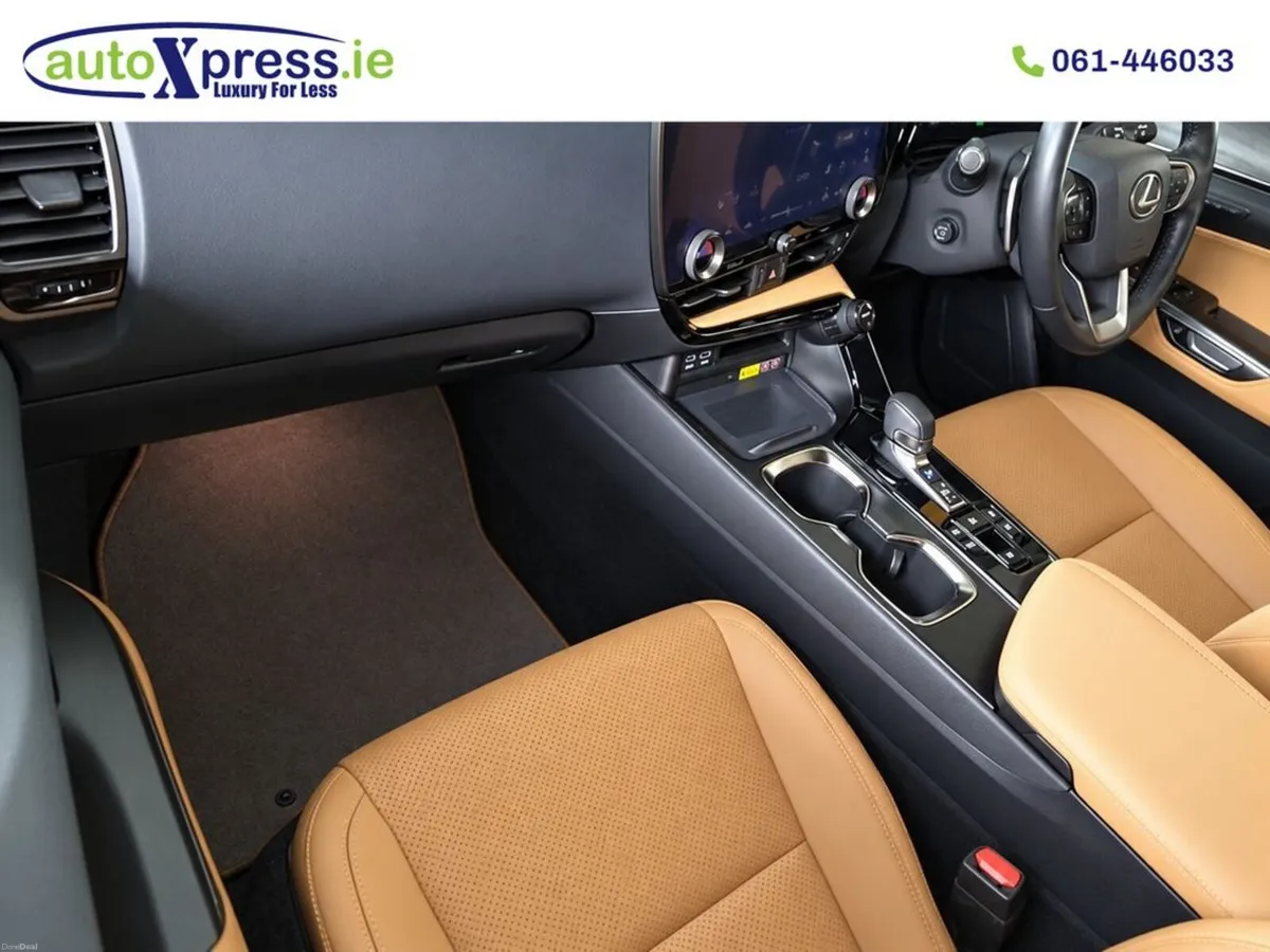 Lexus NX 2.5 PHEV, 4WD, Panoramic roof, Low mileag - Image 4