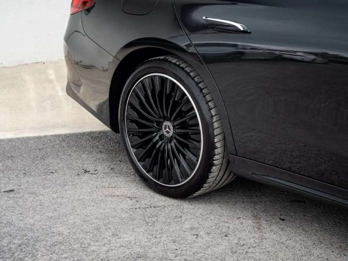 Mercedes-Benz E-Class E 300 E URBAN EDITION - Image 3