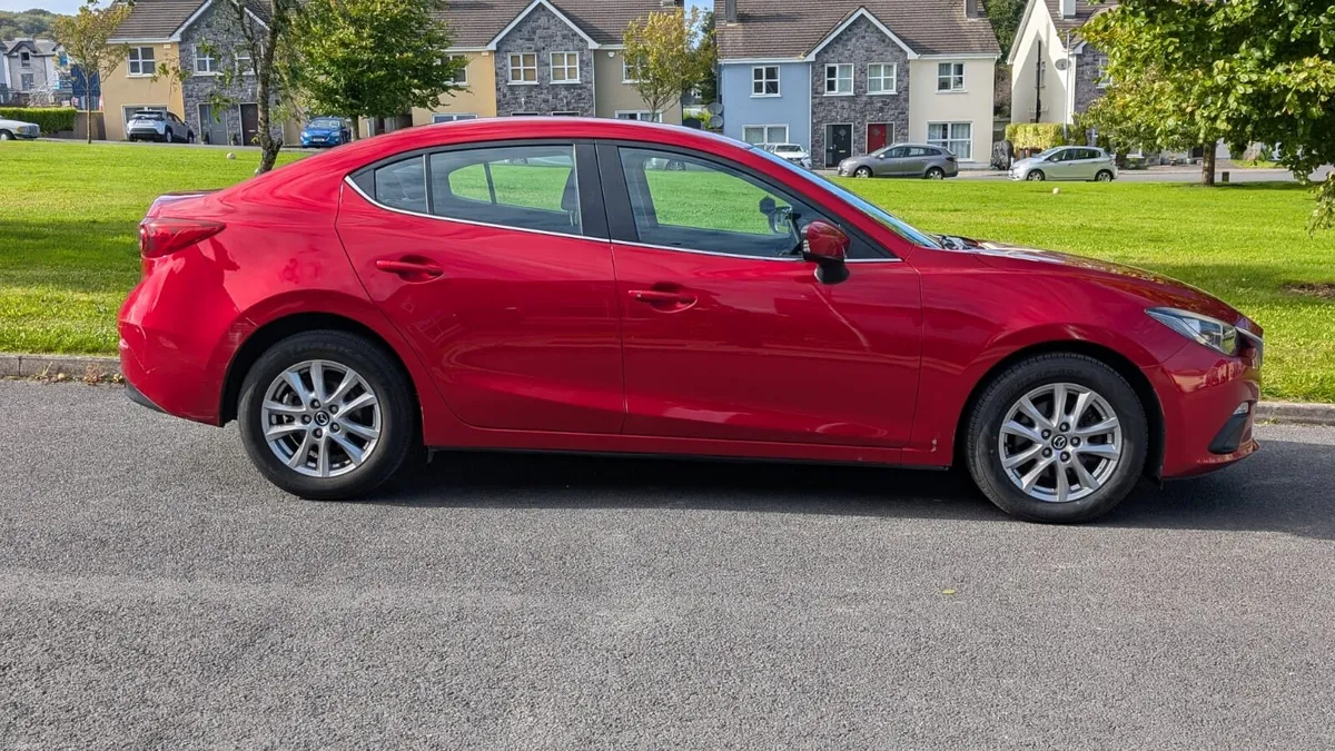 Mazda 3 1.5 diesel Very economical New NCT - Image 4