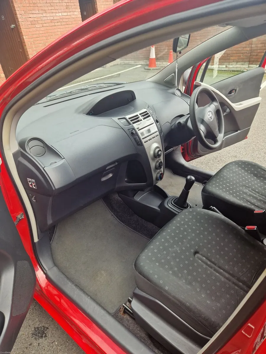 Toyota Yaris 2007 - Image 2
