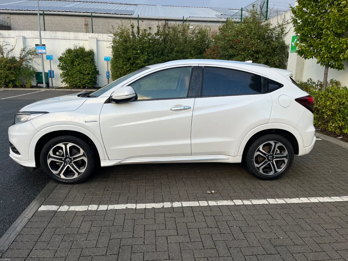 Honda Vezel 2020, 1.5 PETROL HYBRID, - Image 4