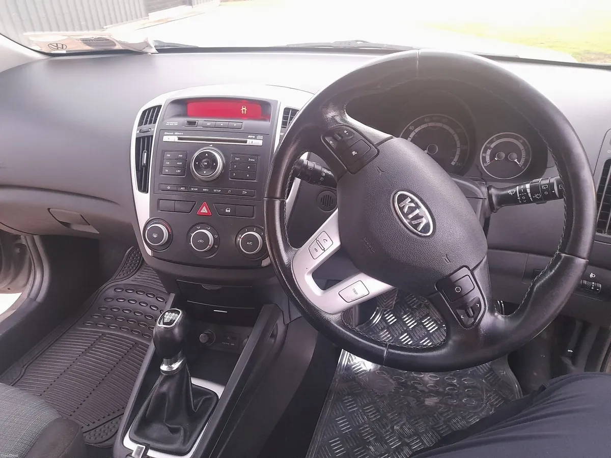 Kia Ceed 2010 - Image 5