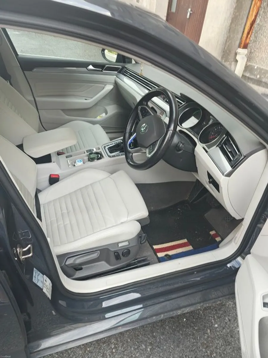 2021 Volkswagen Passat - Image 3
