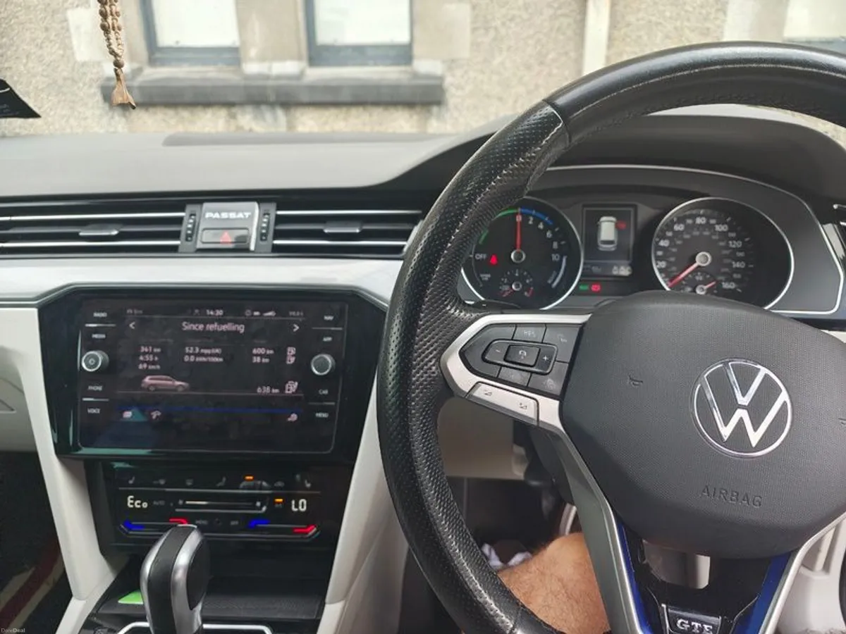 2021 Volkswagen Passat - Image 5