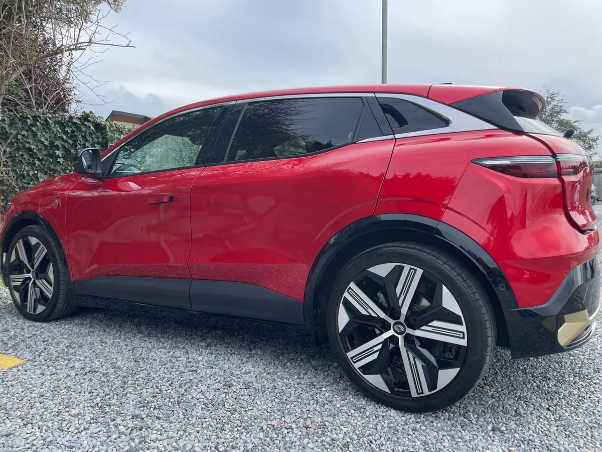 Renault Megane E-Tech 2024 - Image 2