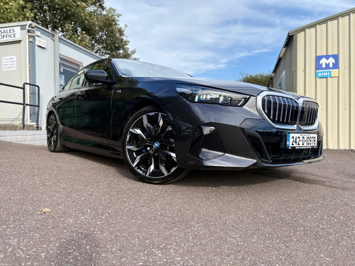 530E M-SPORT | 1 OWNER | FBMWSH | WHEEL UPGRADE - Image 3