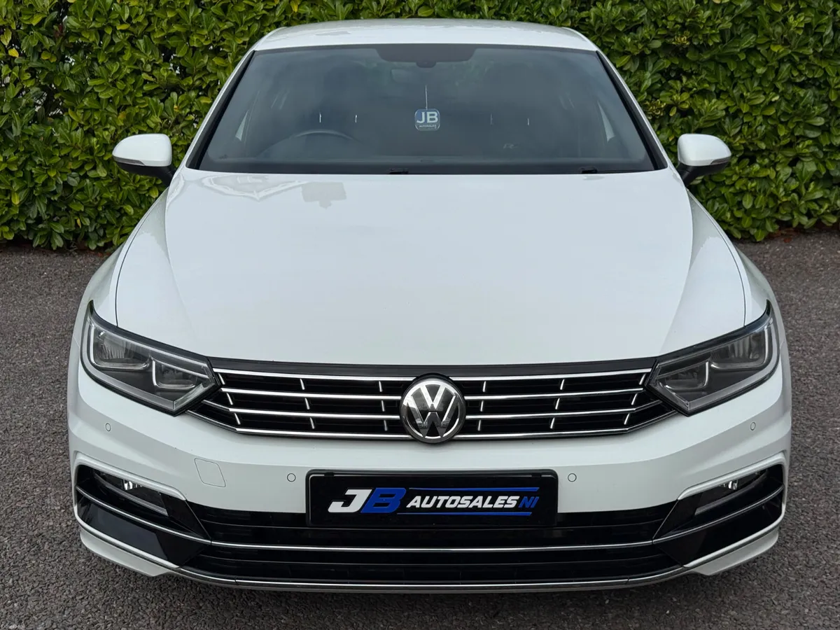 Volkswagen Passat 2.0 TDI **R-LINE** - Image 6