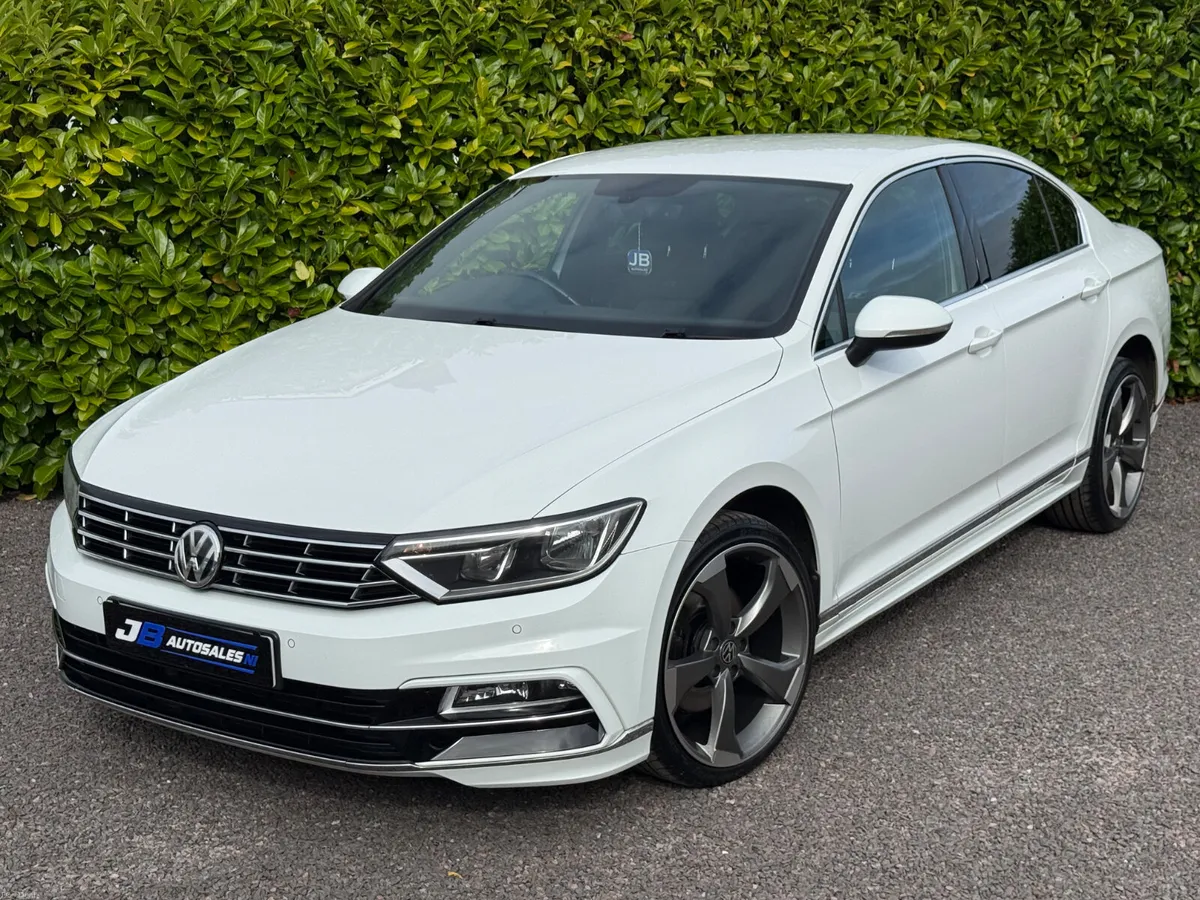 Volkswagen Passat 2.0 TDI **R-LINE** - Image 1