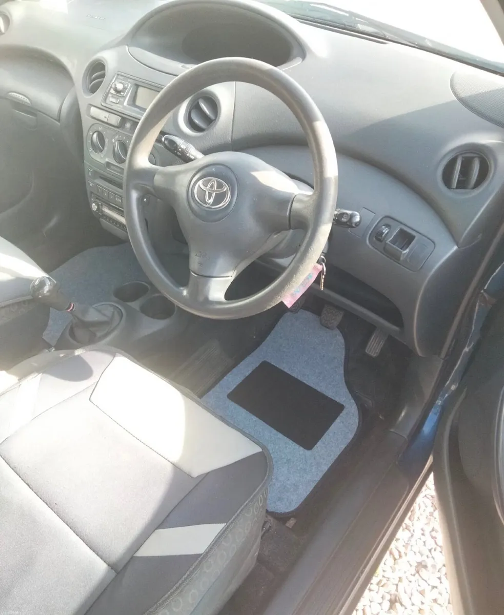 Toyota Yaris 2003 - Image 5