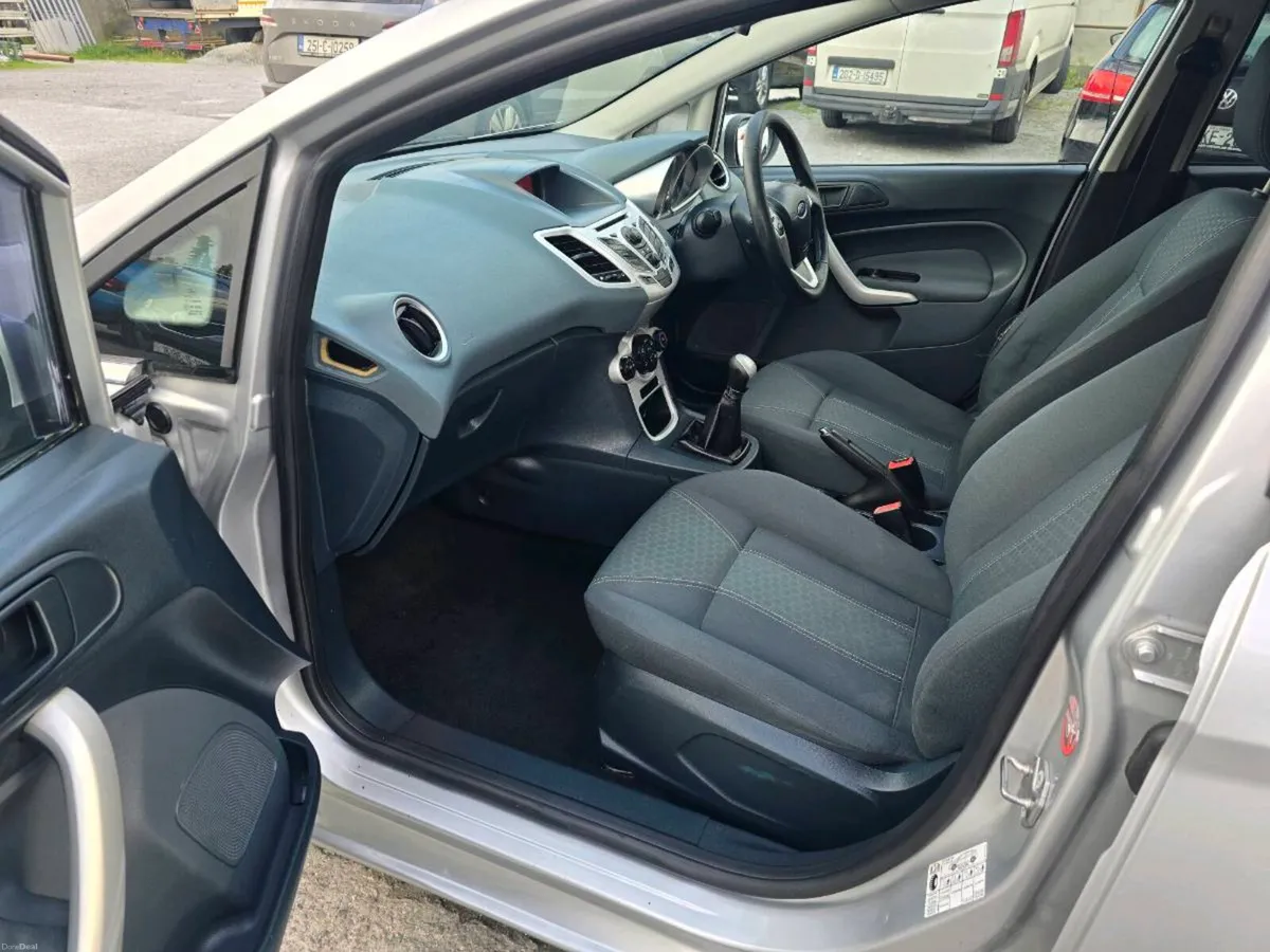 Ford fiesta - Image 6