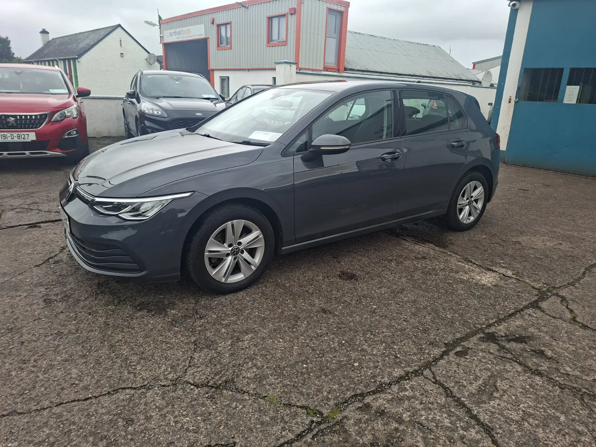 2023 Volkswagen Golf 2.0 TDI 115HP Life - Image 3