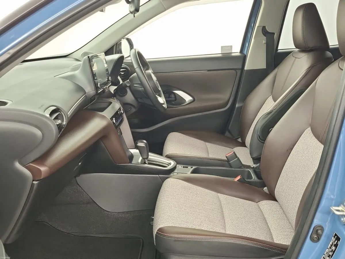 Toyota Yaris Cross Hybride top Spec Z edition - Image 4