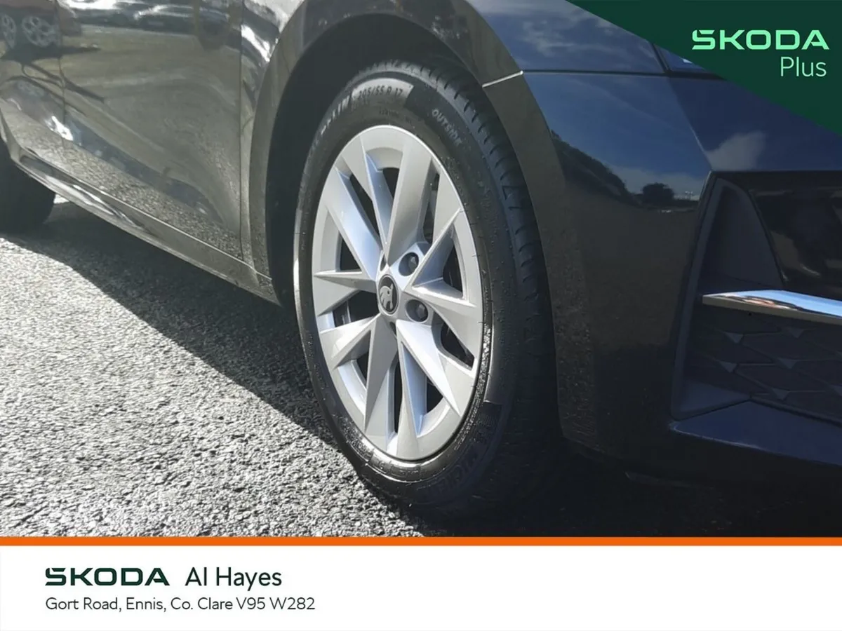 Skoda Octavia **EXTREMELY LOW MILEAGE**SELECTION 2 - Image 6