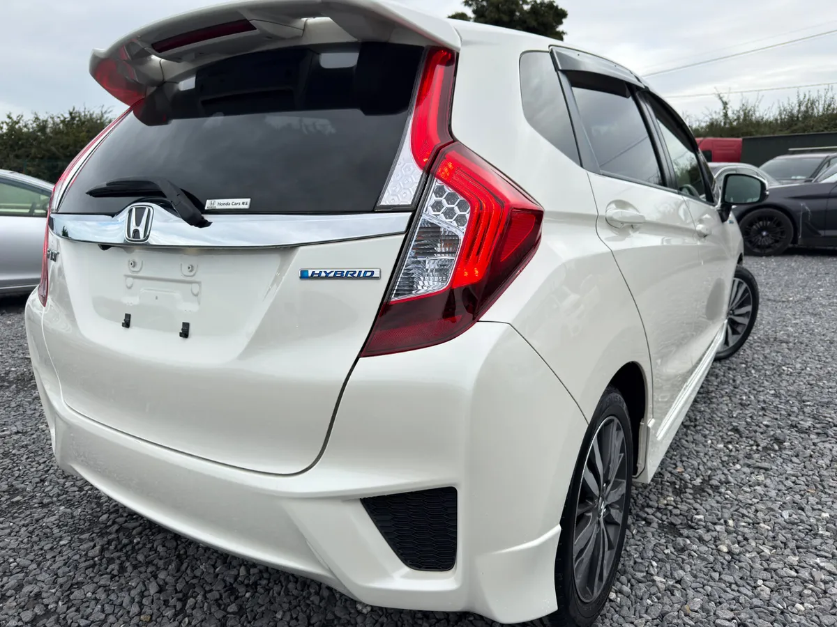 🔵 Honda Fit 1.5 Petrol/Hybrid Automatic Low Km - Image 5