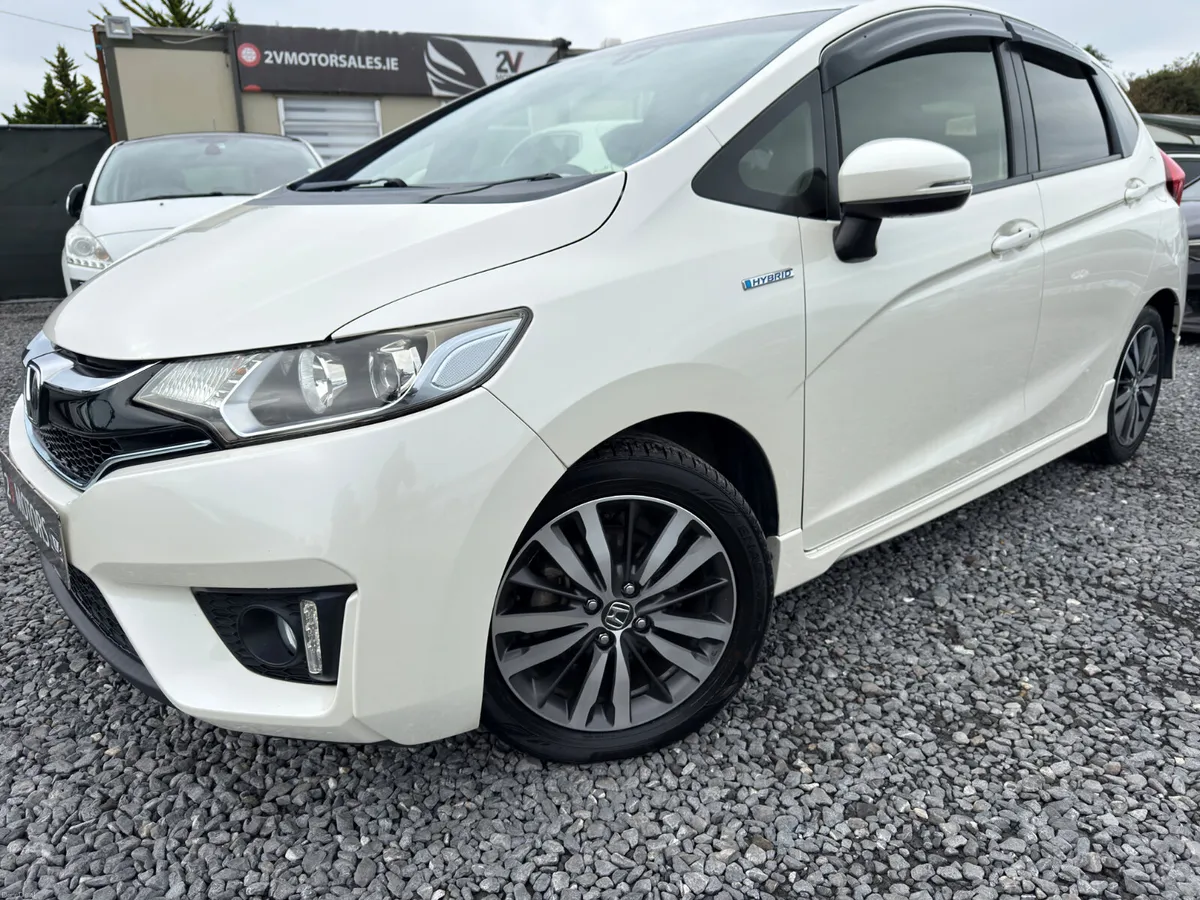 🔵 Honda Fit 1.5 Petrol/Hybrid Automatic Low Km - Image 2