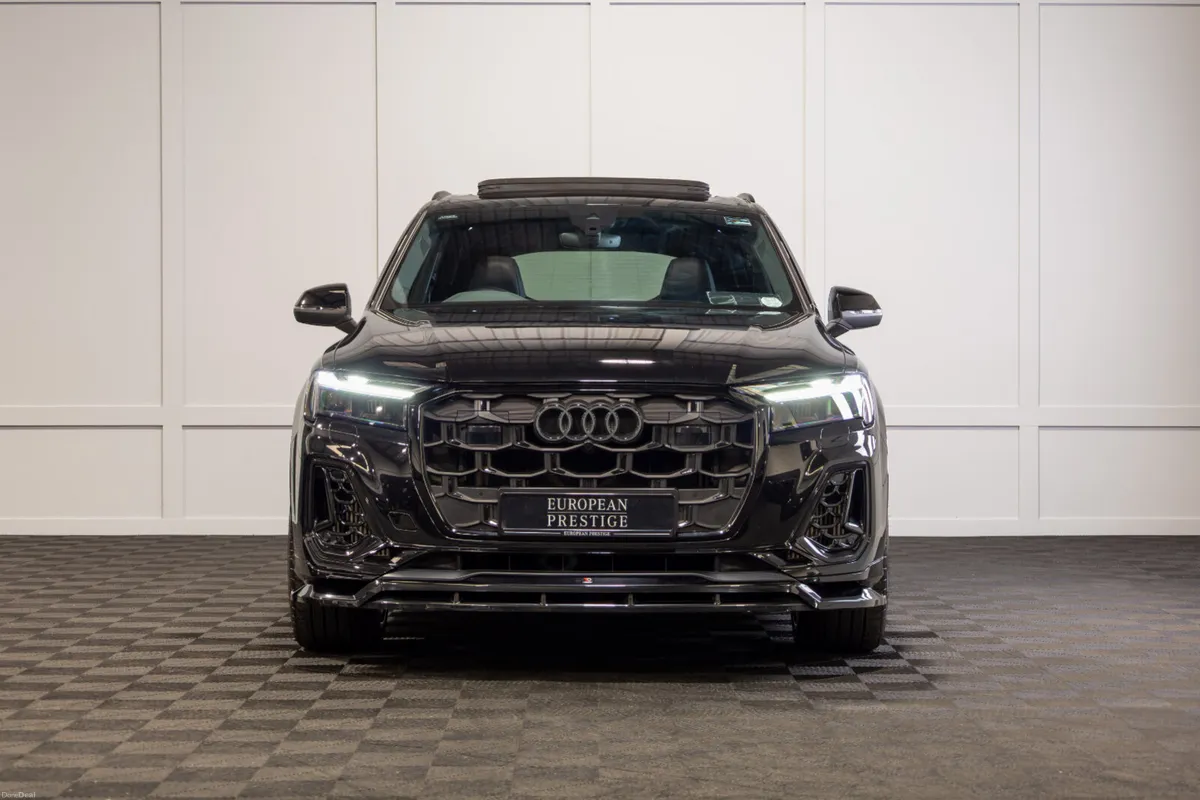 2025 Audi Q7 60 TFSIe Competition - Image 2