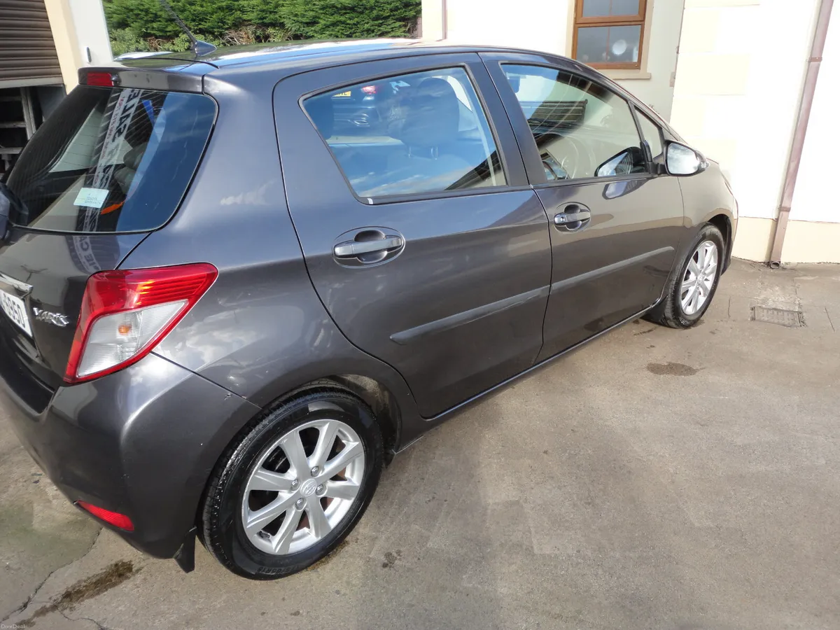 Toyota Yaris 2012 - Image 5