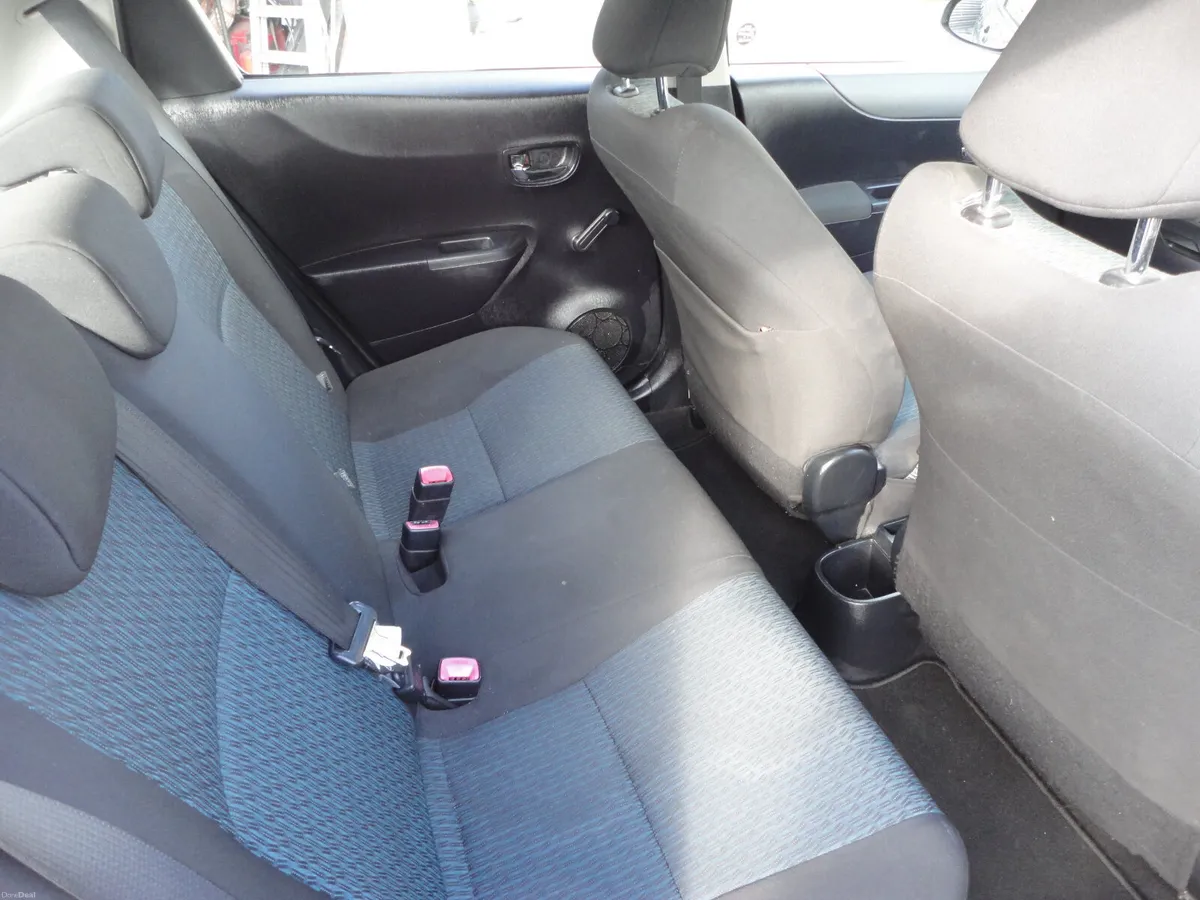 Toyota Yaris 2012 - Image 6
