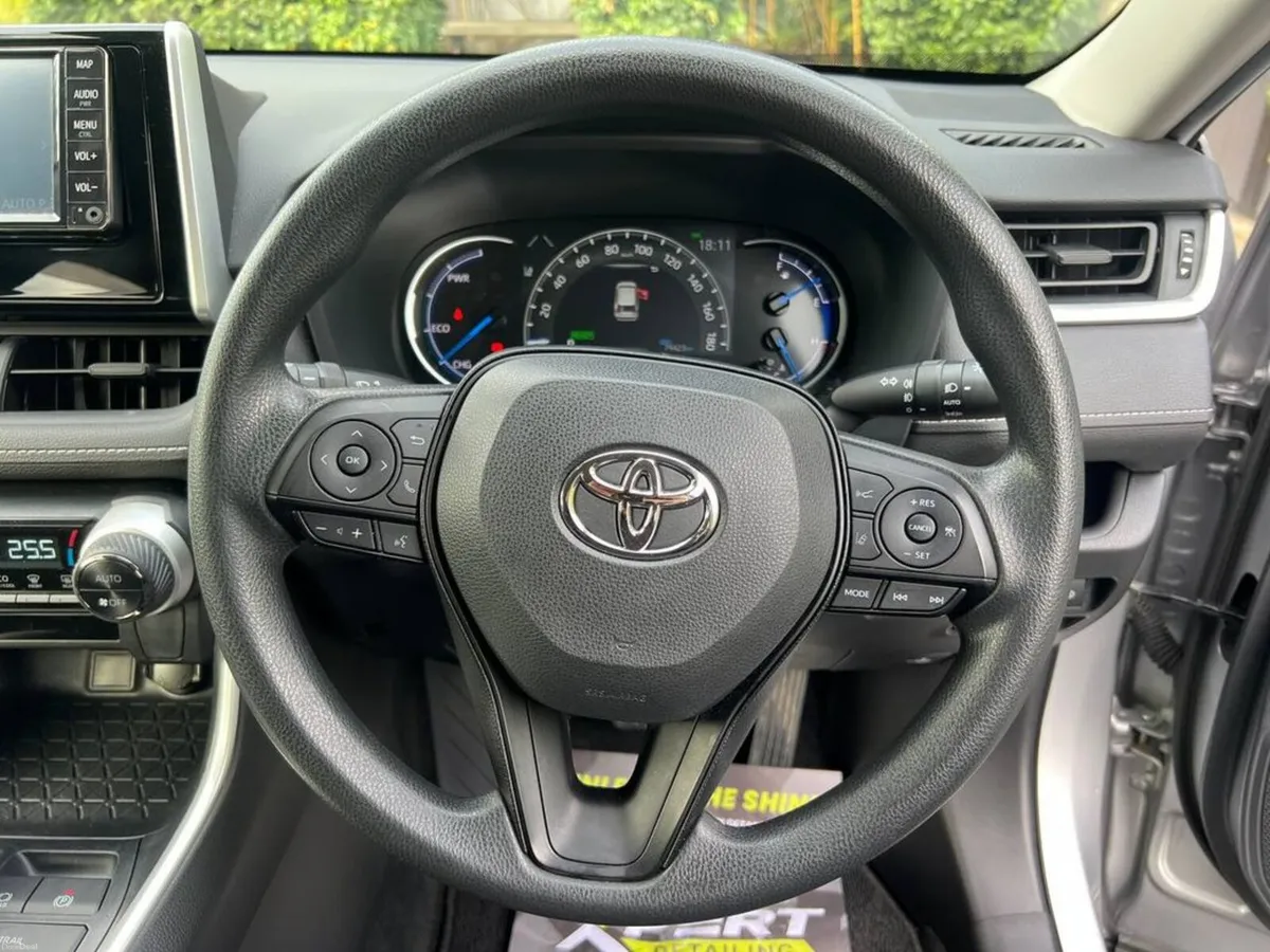 Toyota RAV4 2.5 HYBRID AUTO // REVERSE CAMERA // D - Image 4