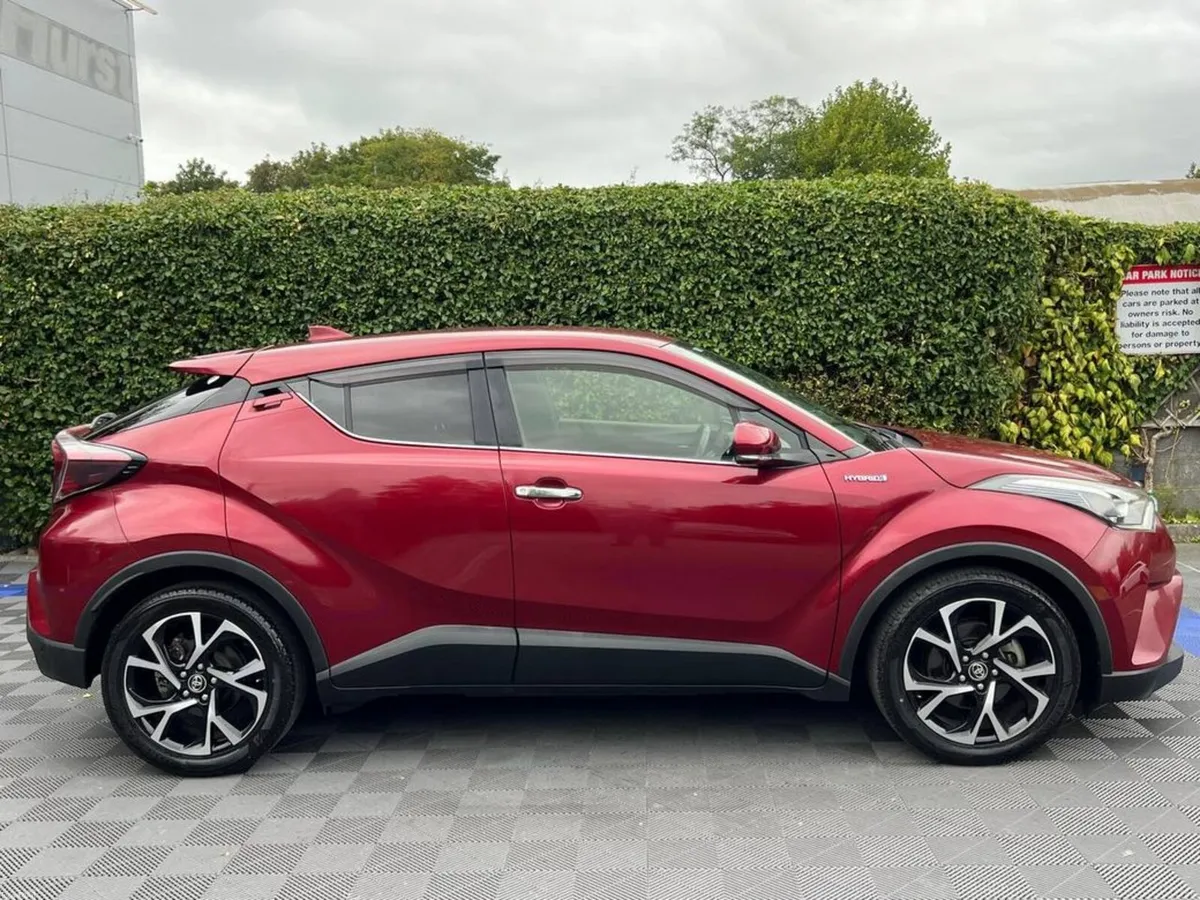 Toyota C-HR 1.8 HYBRID AUTO // REVERSE CAMERA // H - Image 2