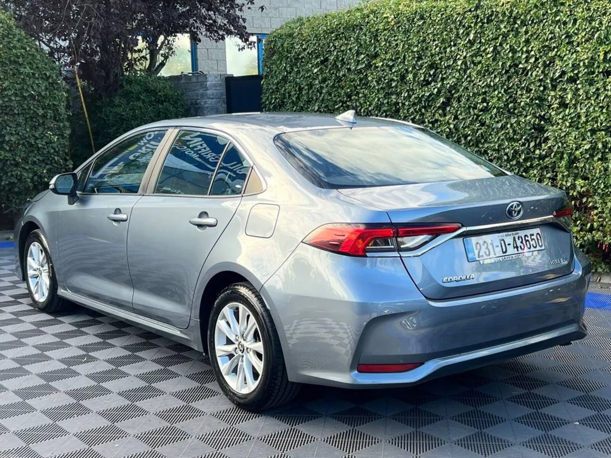 Toyota Corolla 1.8 HYBRID AUTO // ADAPTIVE CRUISE - Image 5