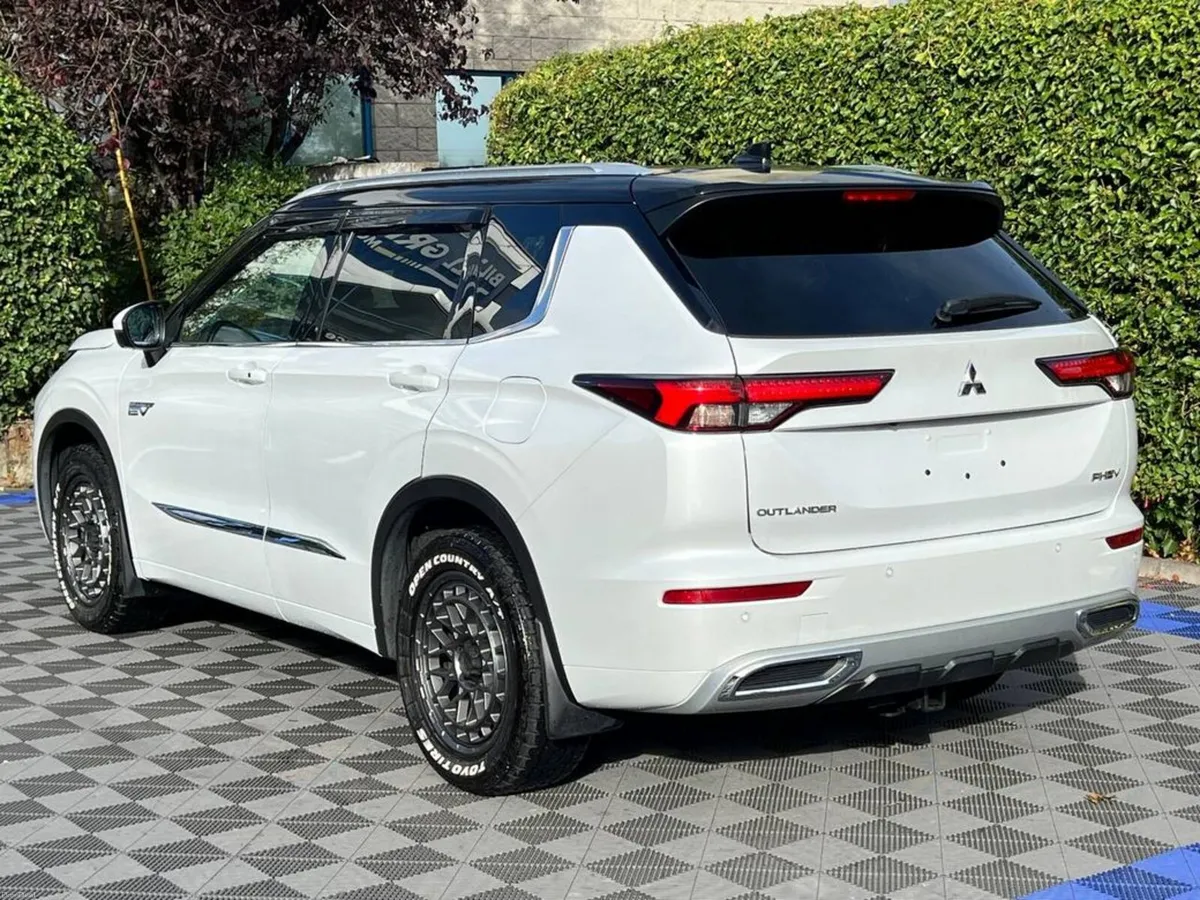 Mitsubishi Outlander 7-SEATER 2.4 HYBRID AUTO ** H - Image 6