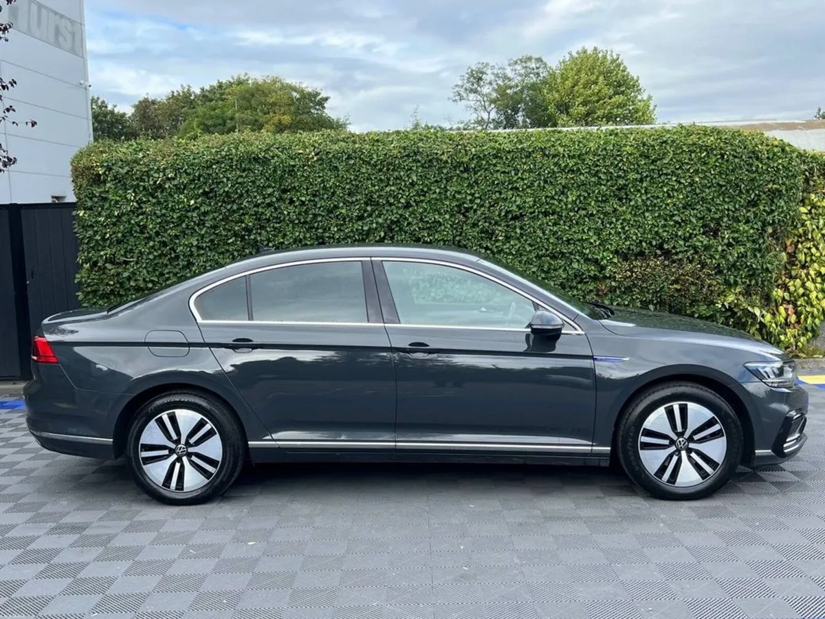 Volkswagen Passat GTE 1.4 HYBRID // DIAMOND CUT AL - Image 2