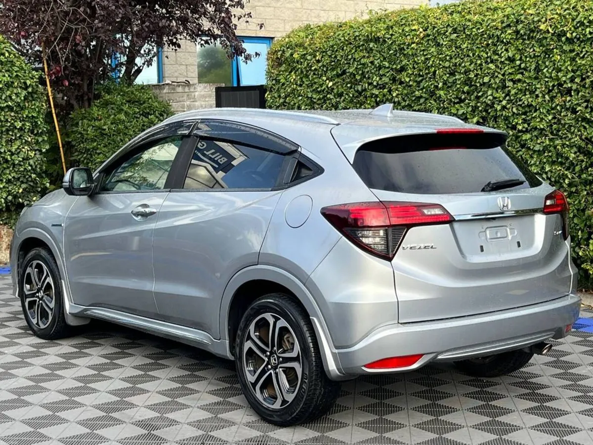 Honda Vezel 1.5 HYBRID AUTO //DIAMOND CUT ALLOYS / - Image 5