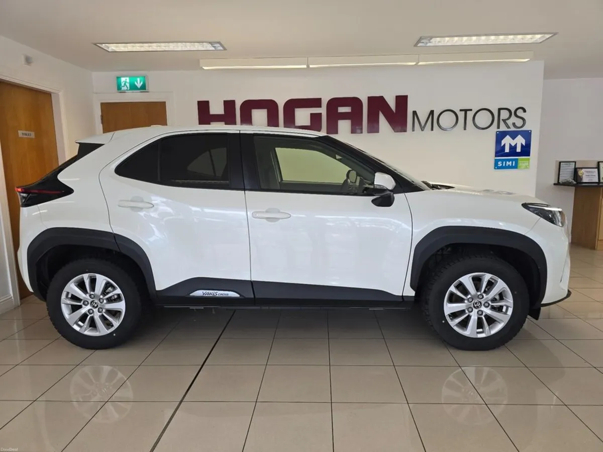 Toyota Yaris Cross Hybrid Sport Edition Automatic - Image 3