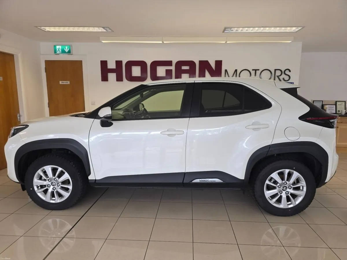 Toyota Yaris Cross Hybrid Sport Edition Automatic - Image 4
