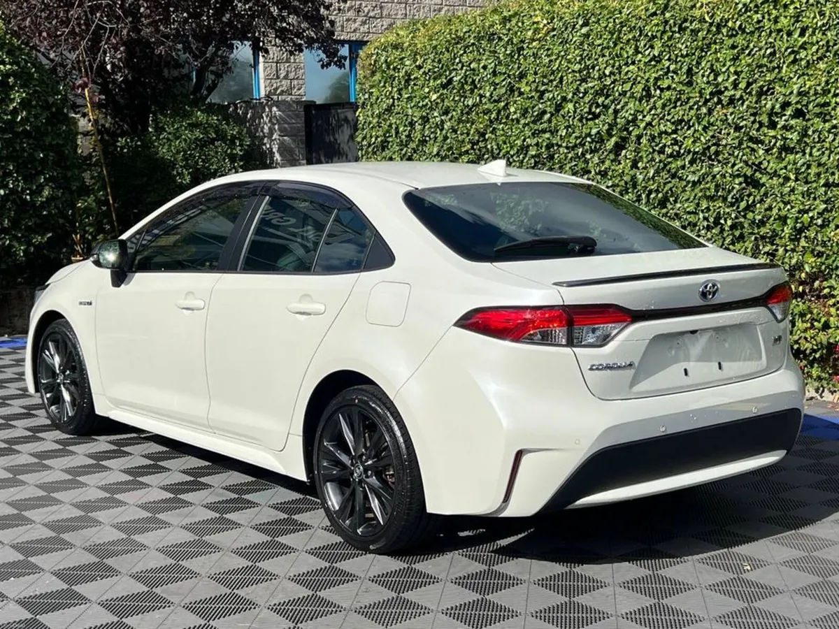 Toyota Corolla WXB 1.8 HYBRID AUTO // HALF LEATHER - Image 5