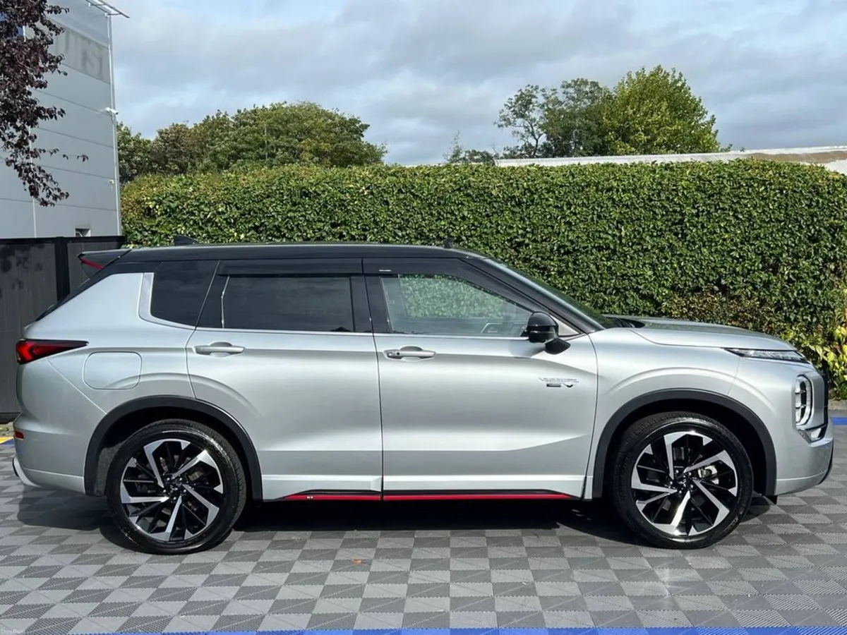 Mitsubishi Outlander 7-SEATER 2.4 HYBRID AUTO ** H - Image 3