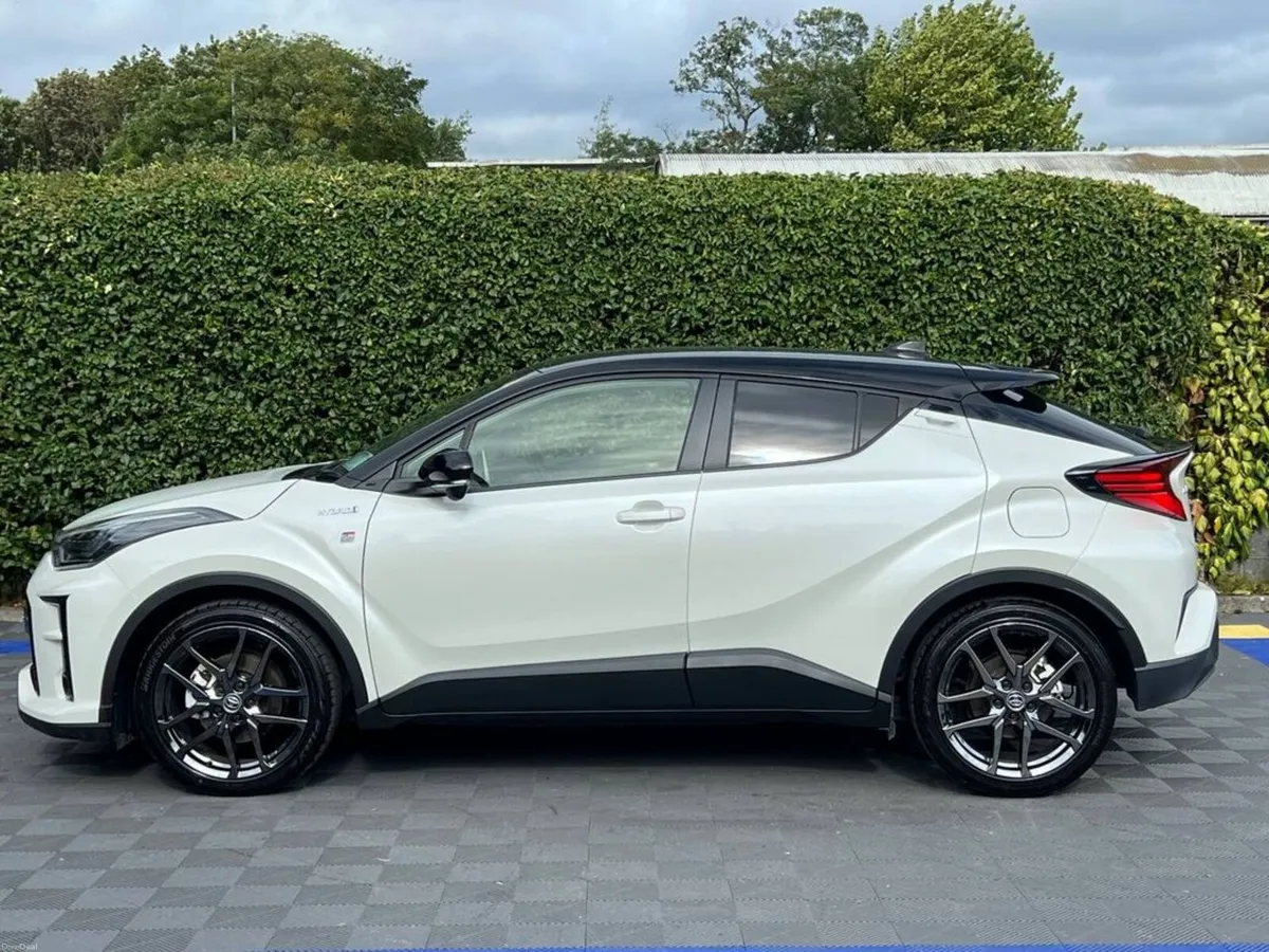 Toyota C-HR GR SPORT 1.8 HYBRID AUTO // SHADOW CHR - Image 3