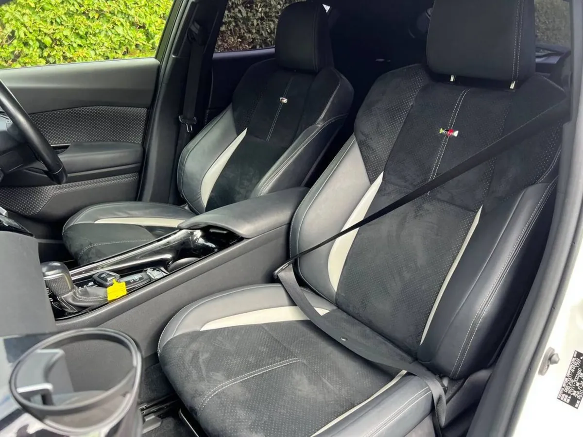 Toyota C-HR GR SPORT 1.8 HYBRID AUTO // SHADOW CHR - Image 6