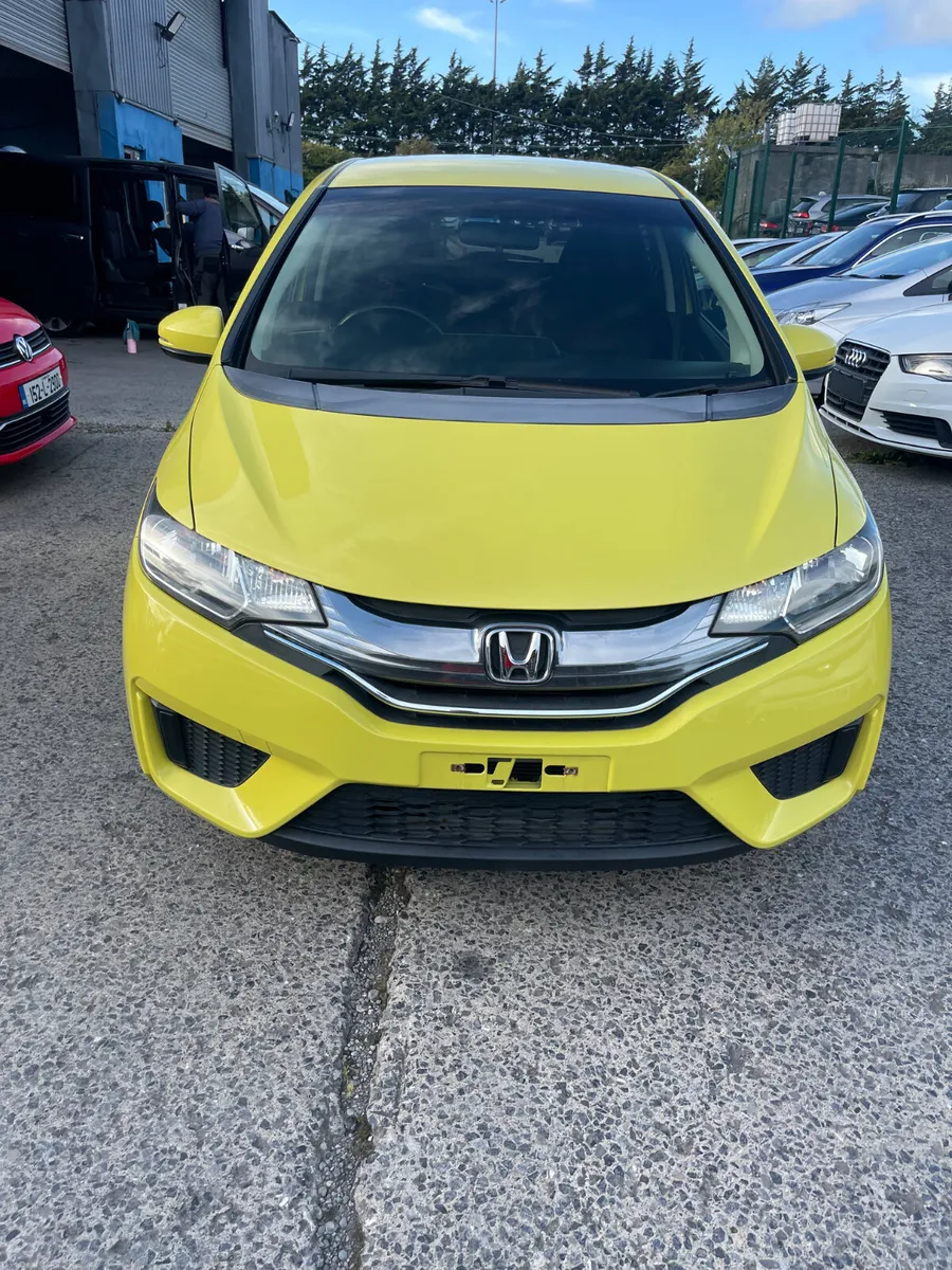 2015 Honda Fit hybrid automatic - Image 3