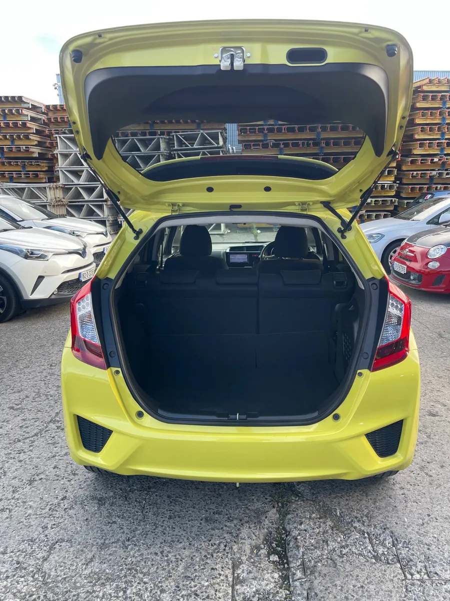 2015 Honda Fit hybrid automatic - Image 6