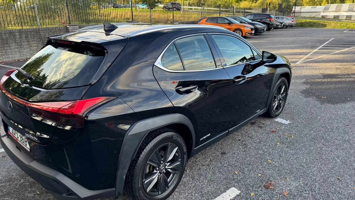 Lexus UX 2020 - Image 2