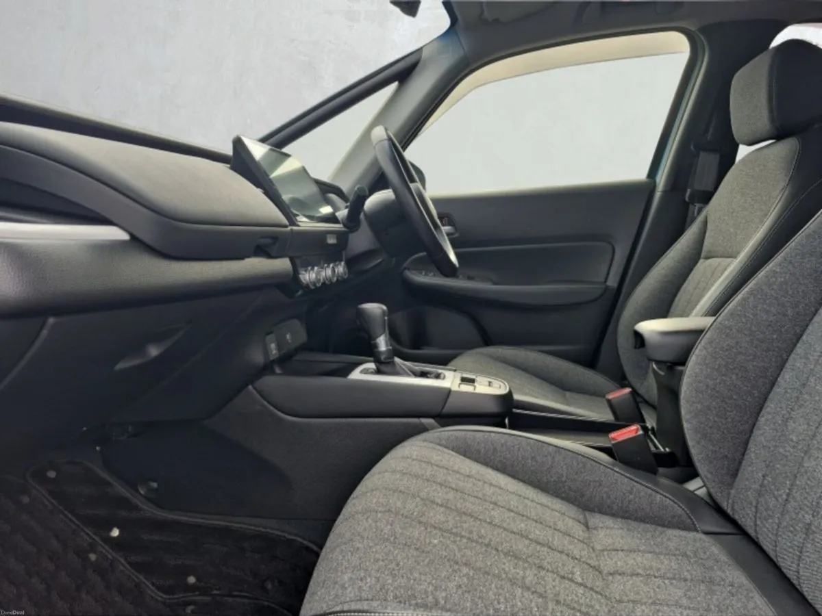 Honda Fit ** HYBRID ** GREAT VALUE ** STUNNING CAR - Image 6