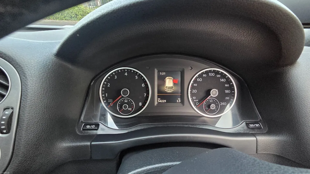 2016 VW Tiguan R-Line 1.4 TSI Auto | Only 54K KM - Image 4